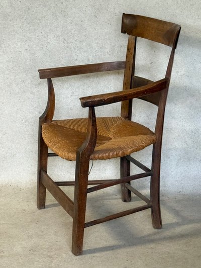 Poltrona rivestita in paglia