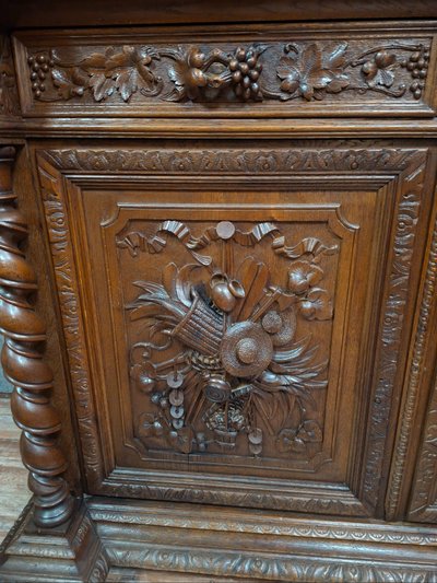 Henri II-style hunting lodge sideboard in carved oak, late 19th century
