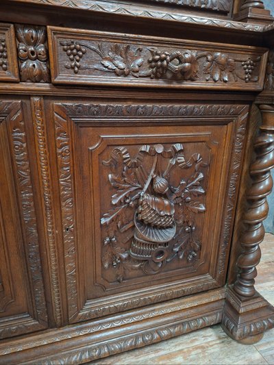 Henri II-style hunting lodge sideboard in carved oak, late 19th century