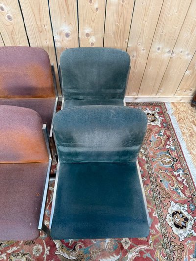 Suite di 8 sedie – Epoca 1970 – Base a slitta in acciaio inox