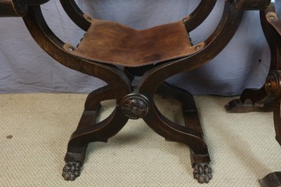 RENAISSANCE-STYLE CURULE CHAIR