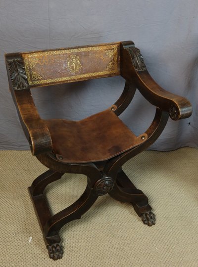 RENAISSANCE-STYLE CURULE CHAIR