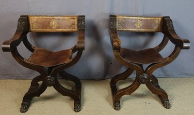 RENAISSANCE-STYLE CURULE CHAIR