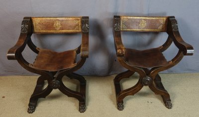 RENAISSANCE-STYLE CURULE CHAIR