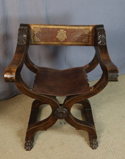 RENAISSANCE-STYLE CURULE CHAIR