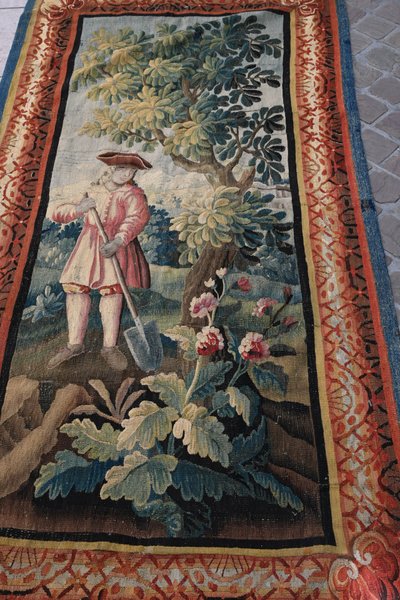 Arazzo su porta con giardiniere  Aubusson  del XVIII secolo