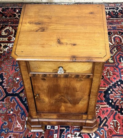 Comodino in stile Luigi Filippo del XIX secolo in ciliegio