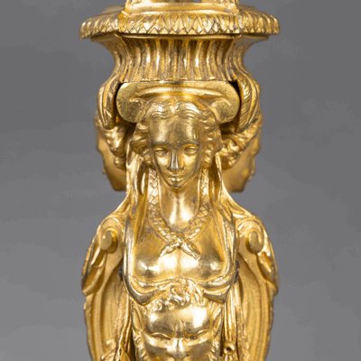 Paire de flambeaux en bronze doré de style Louis XVI, d’après Dugourc (1749–1825) et Rémond (1774)
