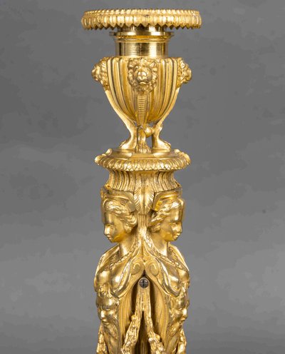Paire de flambeaux en bronze doré de style Louis XVI, d’après Dugourc (1749–1825) et Rémond (1774)