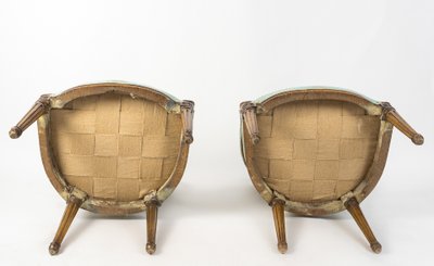 Paire de Fauteuils Louis XVI à Dossiers Médaillons en Bois Naturel Mouluré et Sculpté