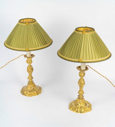 Paire de flambeaux en bronze doré style Rocaille, montée en lampes, Palais Ducal de Nevers vers 1820