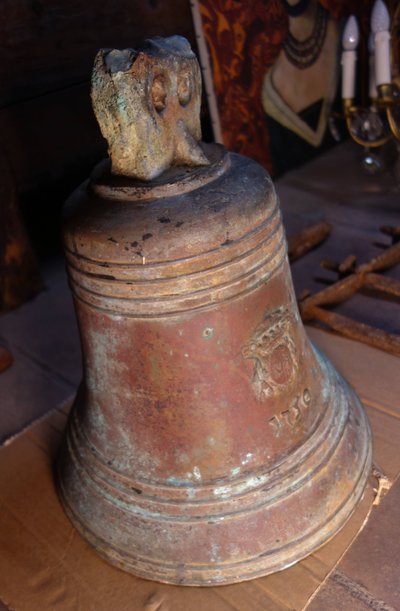 Bronzeglocke mit dem Wappen der Markgrafen, datiert 1750