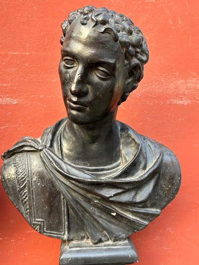 Importante coppia di busti in stile antico in gesso del XVIII secolo – busto romano, Italia, H 90 cm