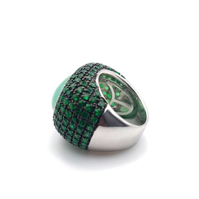 Anello con pietra a sfera "Menthe", cabochon di quarzo verde, diamanti e tsavoriti