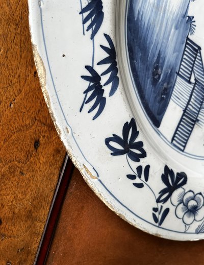 Pair of Delftware plates, 18th century.