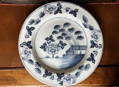 Pair of Delftware plates, 18th century.