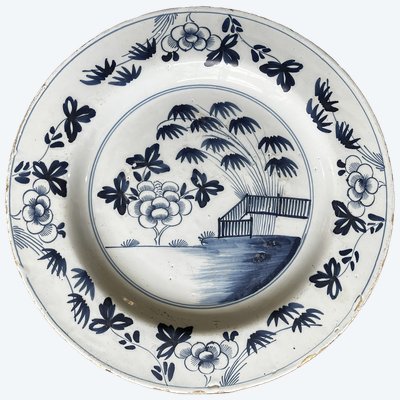Pair of Delftware plates, 18th century.