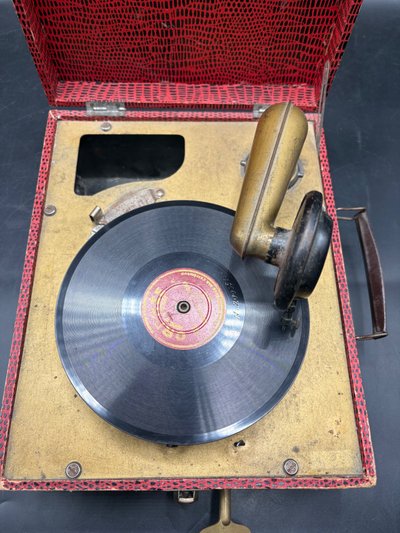 CHILDREN'S PHONOGRAPH