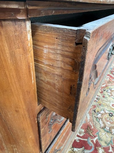 Hosenkommode aus der Zeit Louis XV – Massive Kirsche