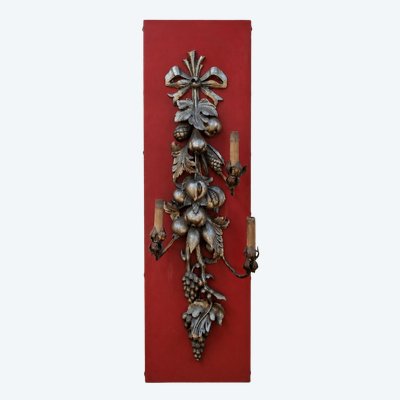 Große Wandleuchte mit drei Leuchten aus versilbertem Holz, verziert mit Früchten und Weinranken