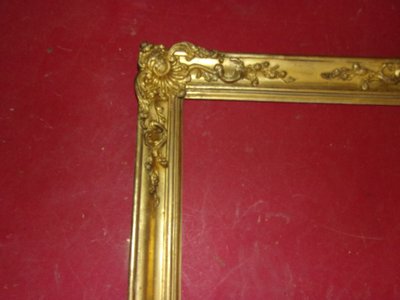 Cornice del XIX secolo in legno dorato.