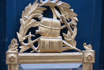 Specchio in stile Luigi XVI con frontone, Bordeaux, XVIII secolo