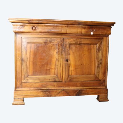 Buffet ancien en noyer du XIXe siècle, veiné blond, couleur cappuccino. Restauré, 130 x 55 cm, hauteur 106 cm.