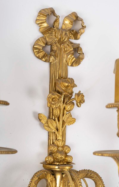 Paire d’appliques de style Louis XVI en bronze doré, XIXème siècle 