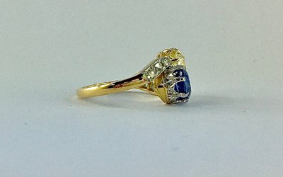 Toi et Moi Ring mit Saphir im Altschliff und farbigem Diamanten auf Gelb- und Weißgold