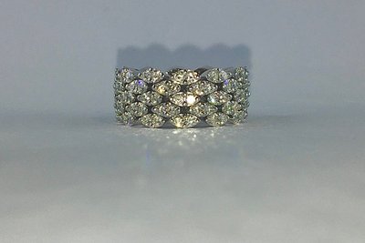 Anello a fascia Mauboussin "Je le Veux", diamanti incastonati su oro bianco