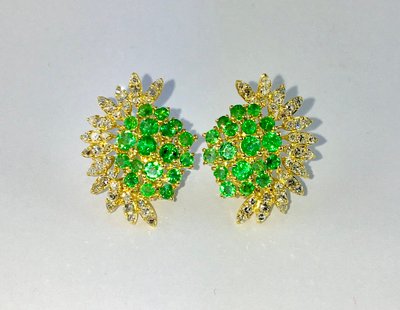 Fächer- oder Sonnenohrringe, Smaragde und Diamanten auf Gelbgold