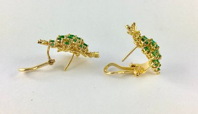 Fächer- oder Sonnenohrringe, Smaragde und Diamanten auf Gelbgold