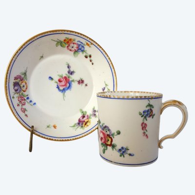 Manufacture de Sèvres, tasse litron grand format d'époque Louis XVI - signée et datée 1781-1783
