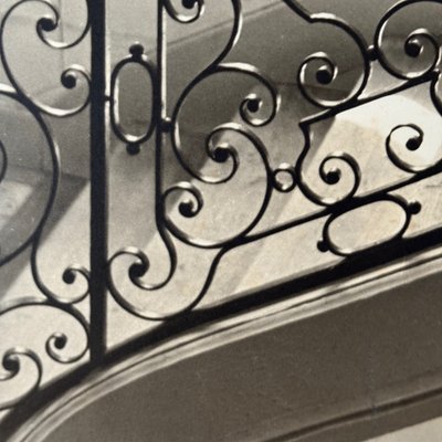 Fotografia di Bernard Darot, XX secolo, raffigurante una scala