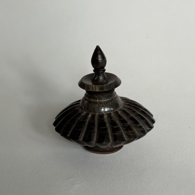 Flacon à khôl ancien en corne sculptée islamique oriental