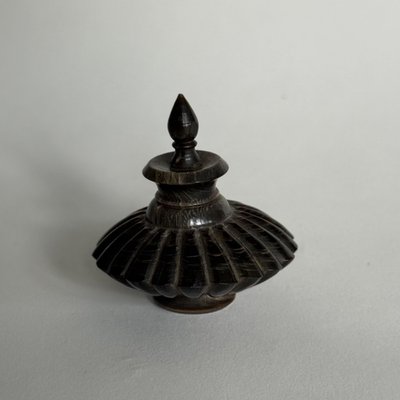 Flacon à khôl ancien en corne sculptée islamique oriental