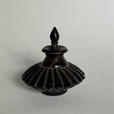 Flacon à khôl ancien en corne sculptée islamique oriental