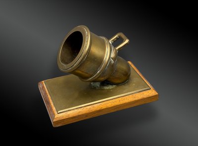MORTAIO E LA SUA PALLA, FERMACARTE IN BRONZO
