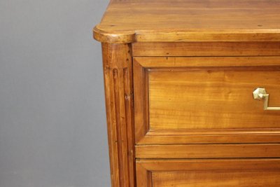 Cassettiera in stile Luigi XVI in legno di ciliegio, fine XVIII secolo.
