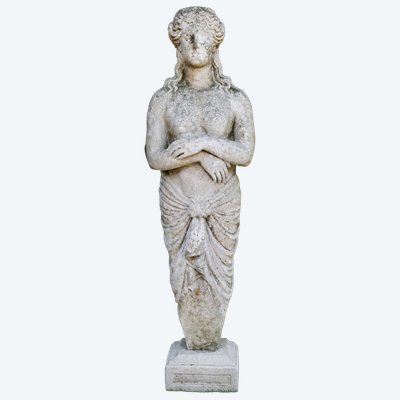 Grande statua da giardino in pietra ricostituita – Figura femminile in stile antico (metà del XX secolo)