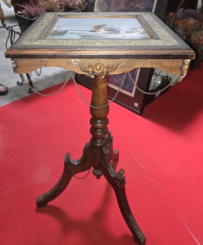 Table guéridon Napoléon III à plateau peint sur porcelaine