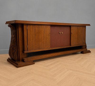 Importante enfilade époque Art Déco en noyer et cuir, reposant sur une élégante base architecturée 