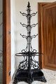 GARDEROBENSTÄNDER IM JUGENDSTIL AUS SCHWARZ GEBRATENEN GUSSEISEN