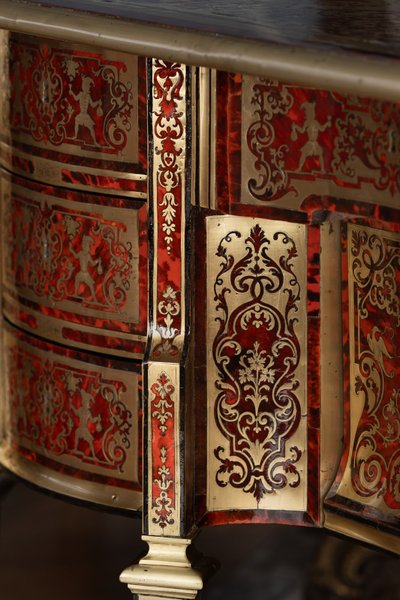 Scrivania Mazarin con intarsi Boulle