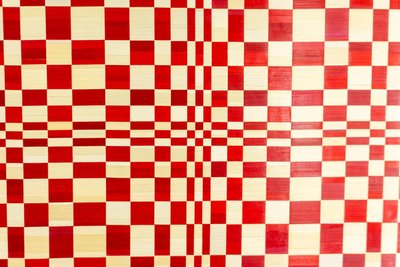 Coppia di pannelli intarsiati in paglia rossa e oro. Stile contemporaneo. LS6823814/2