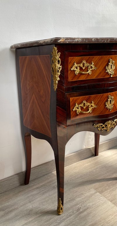 Commode d'Entre Deux De Style Louis XV