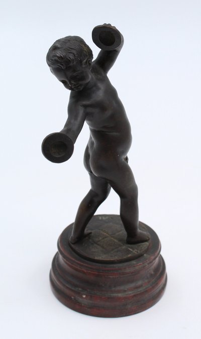 Scultura in bronzo al clodion raffigurante un bambino/putti danzante, XIX secolo.