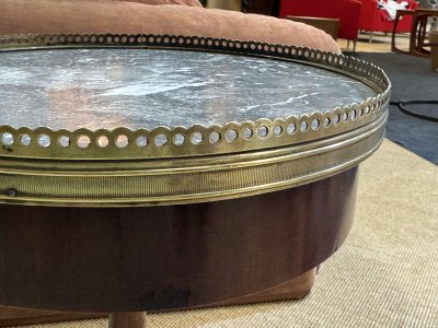 Tavolino in mogano con piano in marmo degli anni '50.