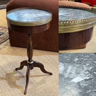Tavolino in mogano con piano in marmo degli anni '50.