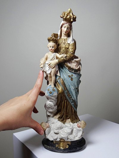 Statue religieuse Notre-Dame des Victoires en plâtre polychrome, début XXe
